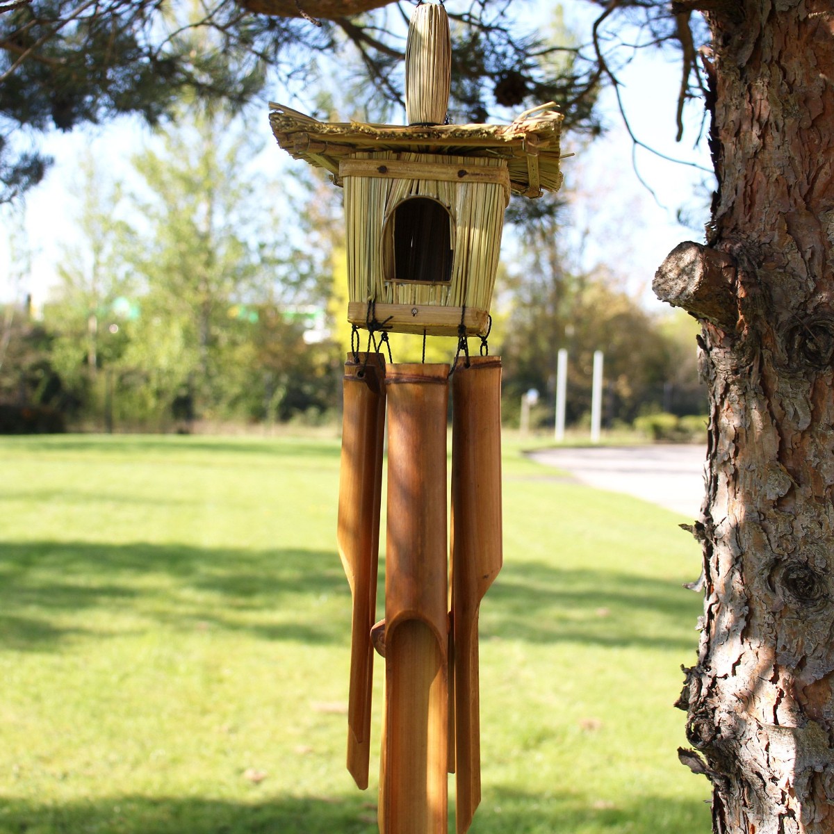 Square Seagrass Bird Box with Bamboo Chimes